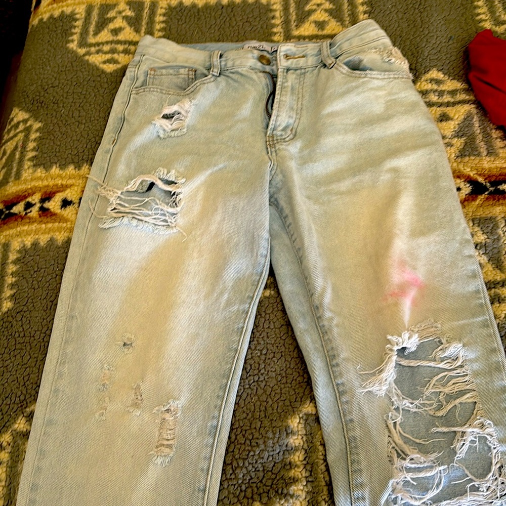 Little bit of a paint smudge but still really cute to wear for summer. Mom Jean